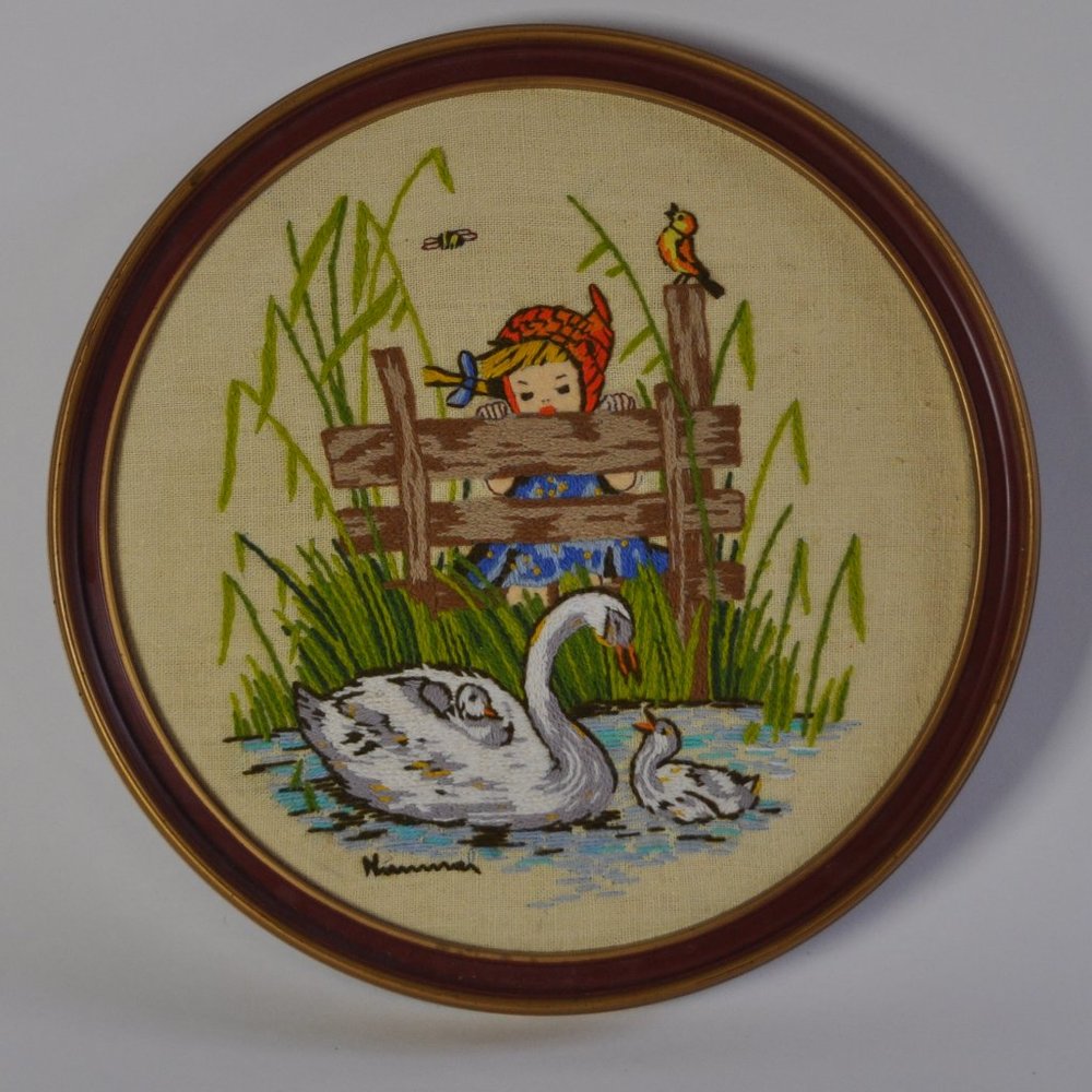 VTG hand embroidered Hummel Feathered Friends